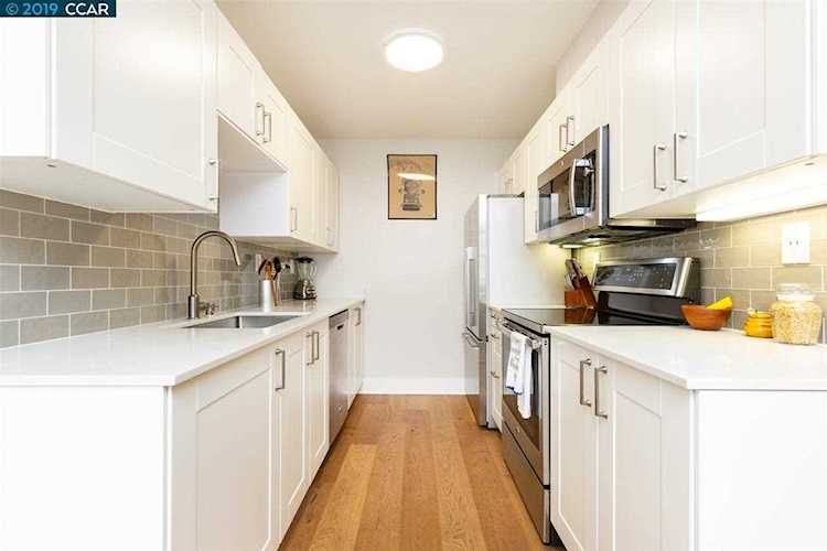 172 Marina Lakes Dr Richmond, CA 94804 | MLS 40859351 Photo 1