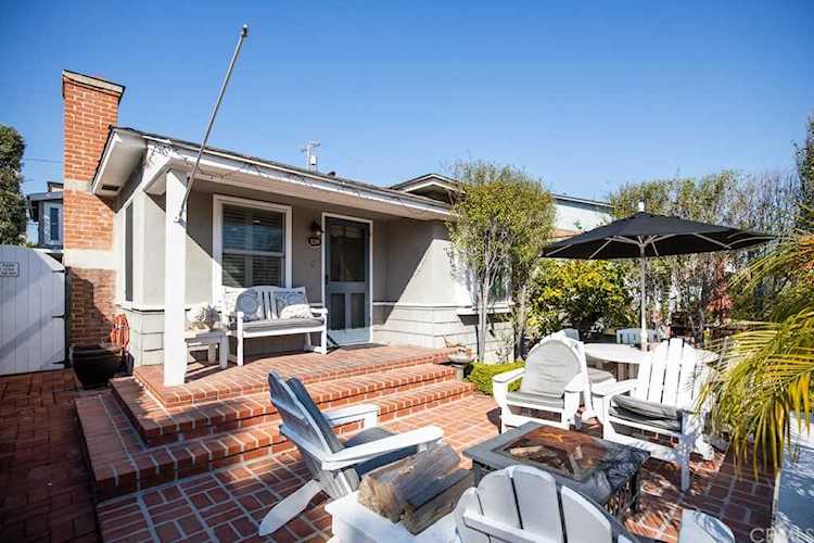 329 4th Street in Manhattan Beach, CA - MLS# SB19050060 Photo 1