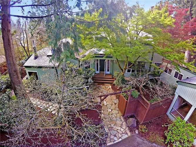 3131 220th Place SE Sammamish, WA 98075 | MLS ® 1428215 Photo 1