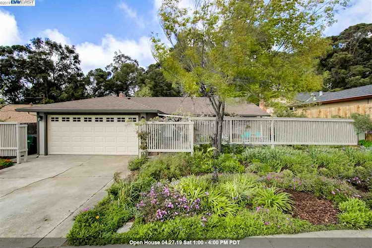 2052 Nina Ct Hayward, CA 94541 | MLS 40862142 Photo 1