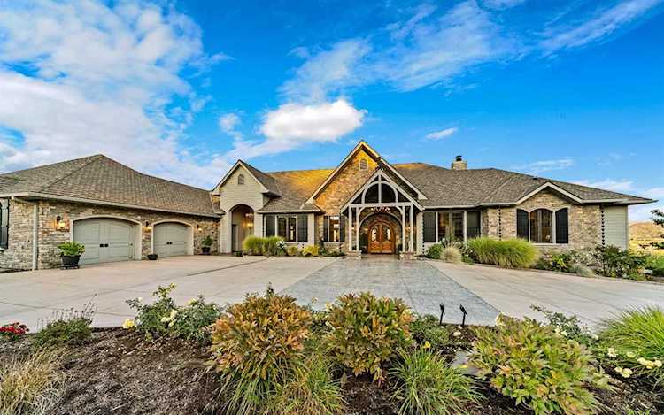 1918 Stevens Rd Eagle Point, OR 97524