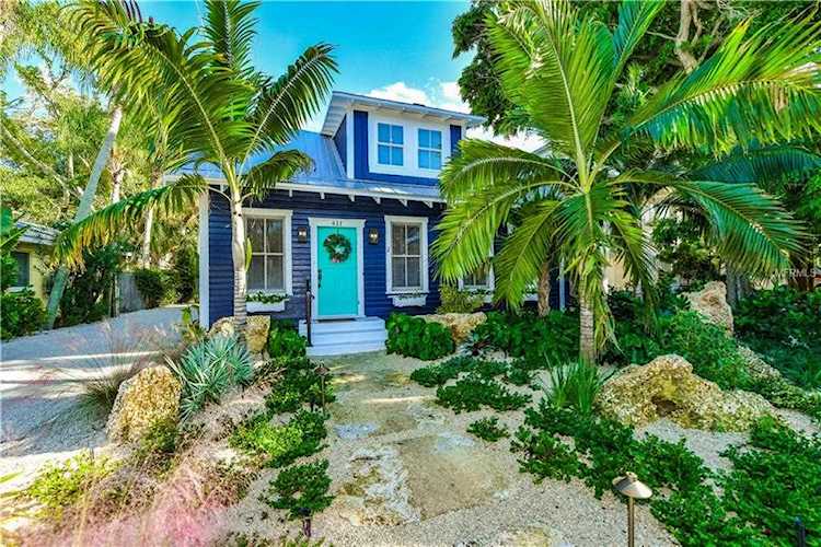 411 Spring Ave Anna Maria, FL 34216