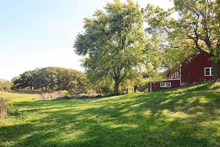 32315 N Almond Rd Libertyville, IL 60048