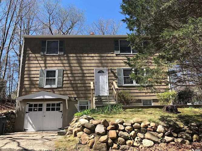 64 Ridgeway Ave Setauket, NY 11733