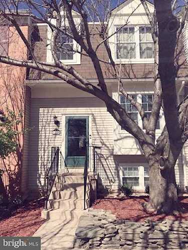 6149 Green Hollow Ct Springfield, VA 22152 | MLS ® VAFX999876 Photo 1