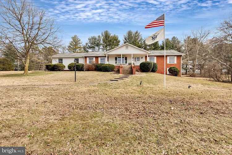 8995 Rogues Rd Warrenton, VA 20187 | MLS ® VAFQ155772 Photo 1