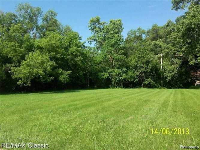 3000 Elizabeth St Wayne, MI 48184 | MLS 219042147 Photo 1