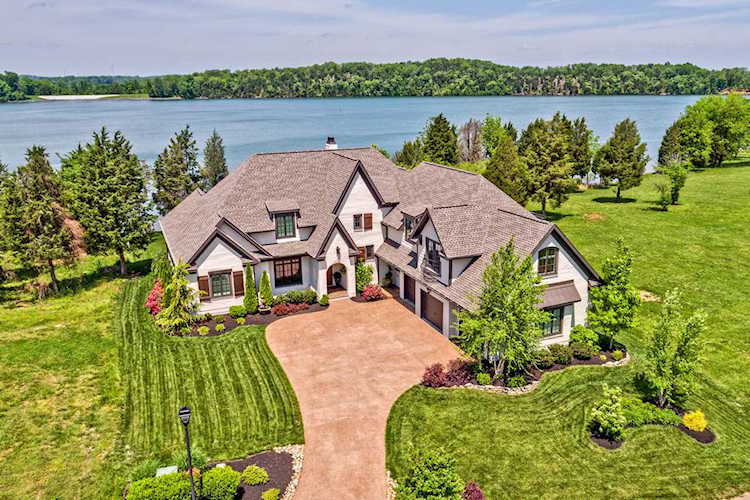 180 Edgewater Way Lenoir City, TN 37772