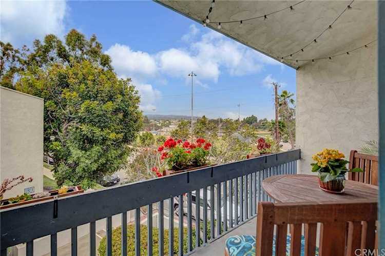 826 Camino Real #201, Redondo Beach, CA 90277 | MLS #SB19111118 Photo 1