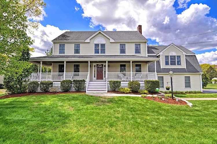 Deer Run South Bellingham Bellingham, 3 Taylor Dr., MA, home for sale Photo 1