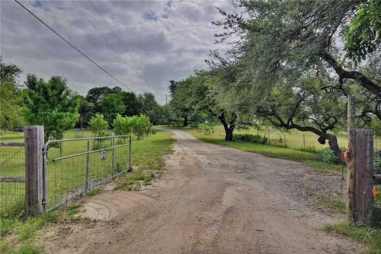 530 Christopher Ln Leander, TX 78641