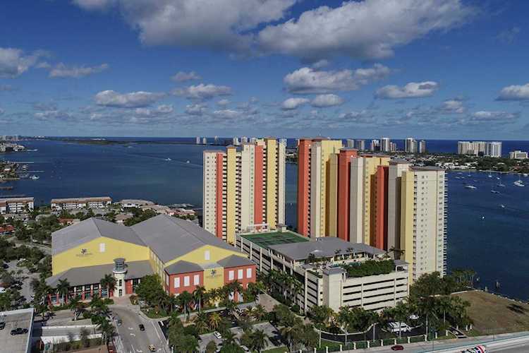 2640 Lake Shore Drive #1412 Riviera Beach, FL 33404