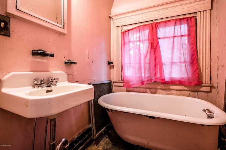 2215 Carolina Ave Louisville KY 40205 MLS1533786