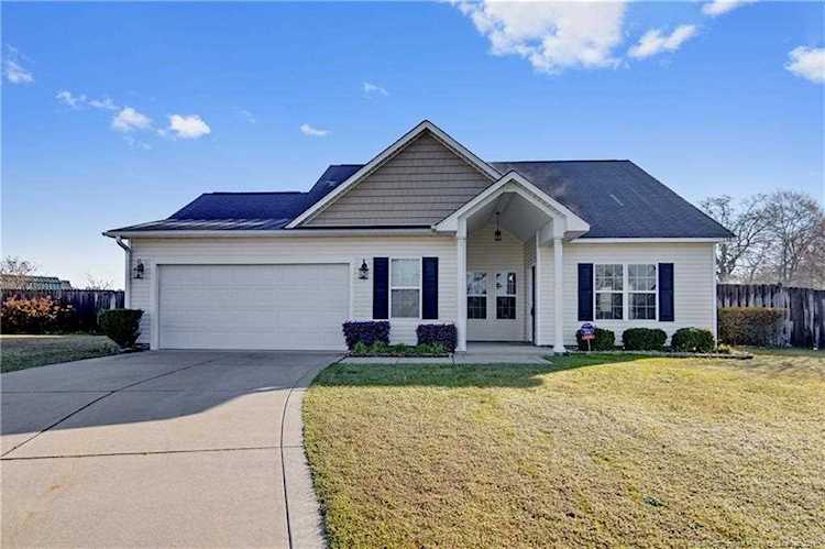 136 Bristol Ct Raeford, NC 28376 | MLS 603117 Photo 1