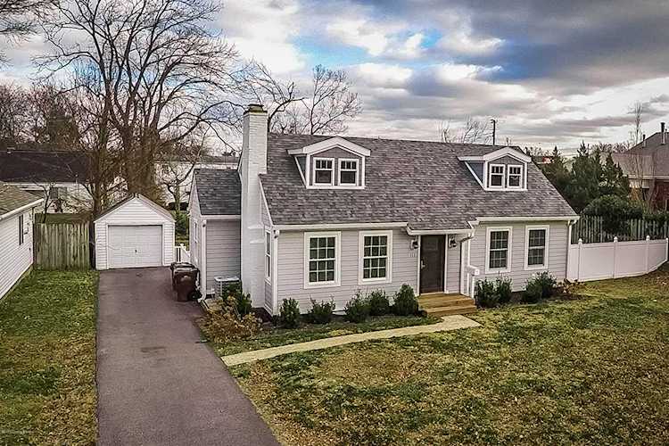 111 N Hubbards Ln Louisville, KY 40207 | MLS 1522419 Photo 1