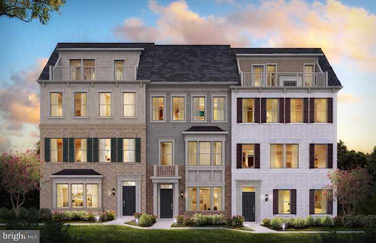 17374 Redshank Rd #35 For Sale in Dumfries Photo 1