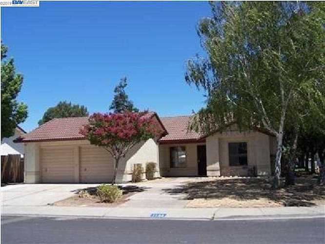 1132 May Ave Manteca, CA 95336 | MLS 40866986 Photo 1