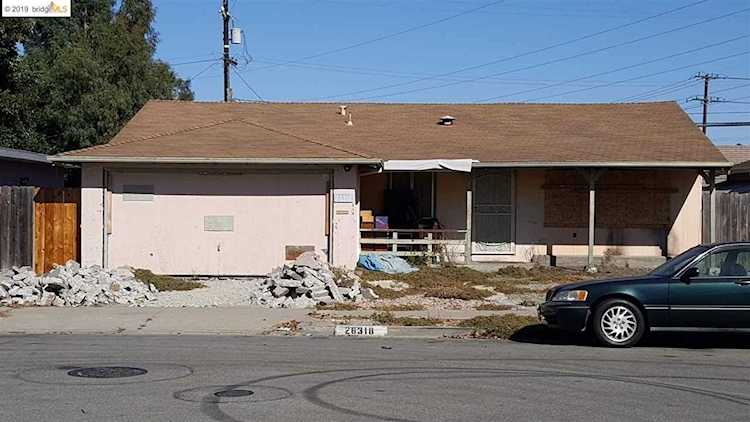 26318 Peterman Ave Hayward, CA 94545 | MLS 40869365 Photo 1
