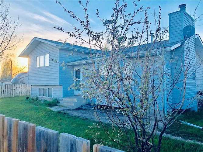 424 Railway Avenue N, Langdon, AB for sale - MLS C4253207 Photo 1