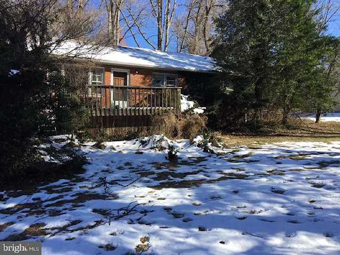 2421 Carey Ln For Sale in Vienna Photo 1