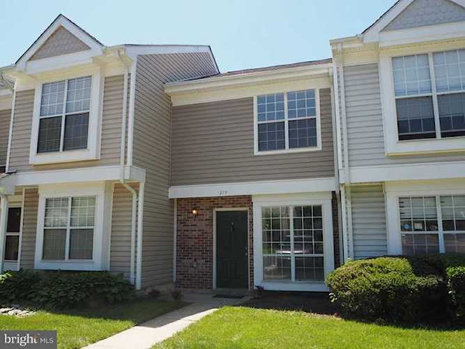 319 Lancaster Square For Sale in Sterling Photo 1