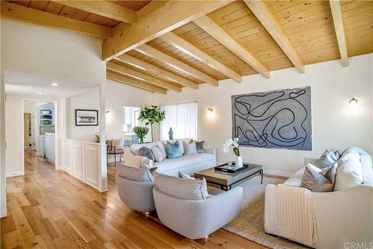 732 13th Street in Manhattan Beach, CA - MLS# SB19139938 Photo 1