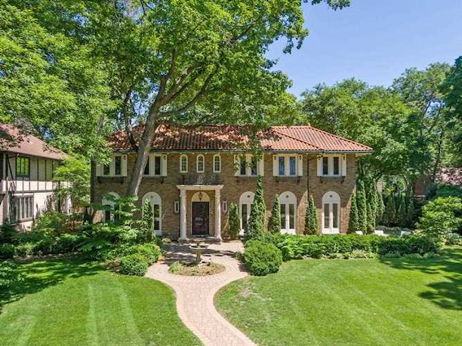 208 Mississippi River Boulevard S Saint Paul, MN 55105