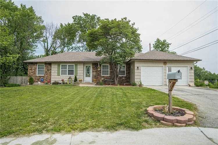 1116 W Cedar Terrace Olathe, KS 66061 | MLS 2157735 Photo 1