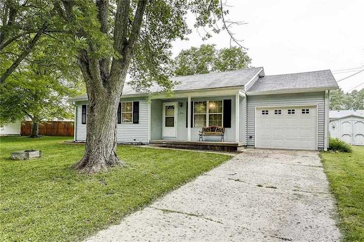 1426 Brooke Drive Lebanon, IN 46052 | MLS 21647537 Photo 1