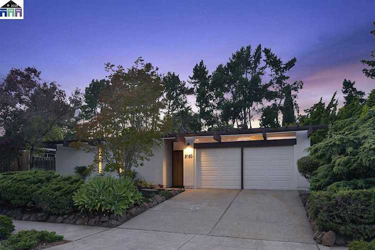 8160 Phaeton Dr Oakland, CA 94605 | MLS 40869177 Photo 1