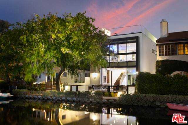 447 Linnie Canal Venice, CA 90291