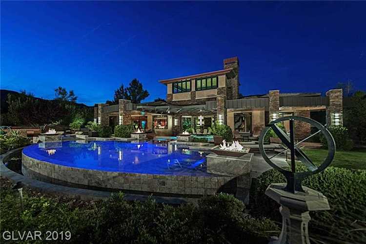 11 Golden Sunray Ln Las Vegas, NV 89135