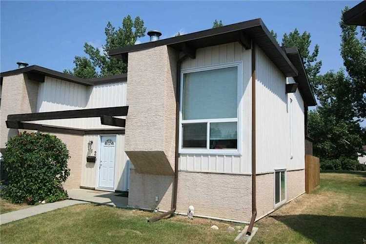110 Oaktree Close SW Calgary, AB T2V 4E8