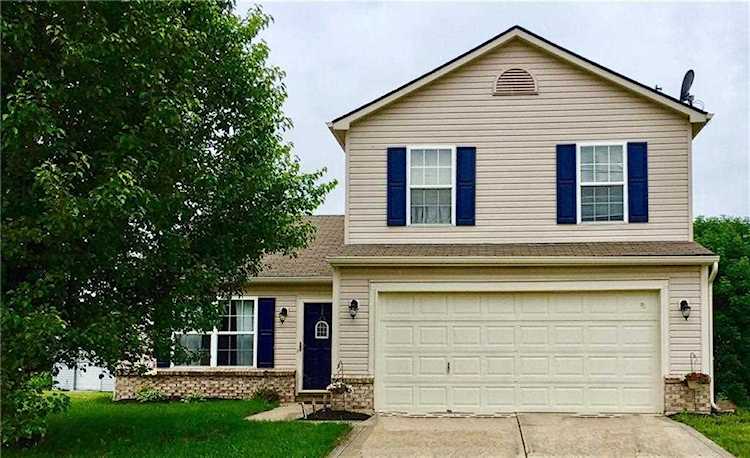 2676 Monarchy Lane Greenwood, IN 46143 | MLS 21649921 Photo 1