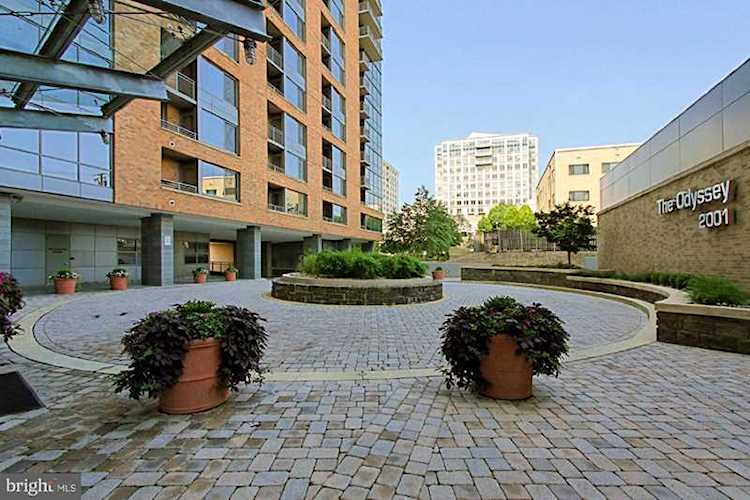 2001 15th St N #1411 Arlington, VA 22201 | MLS ® VAAR149344 Photo 1