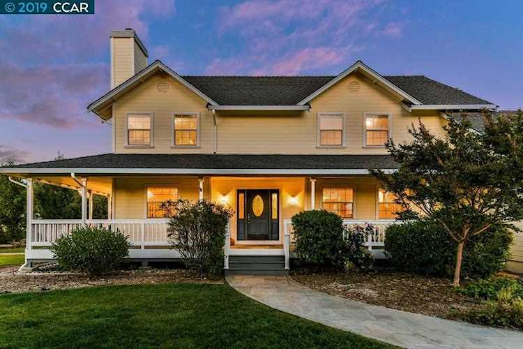 5261 Laurel Dr Concord, CA 94521 | MLS 40871279 Photo 1
