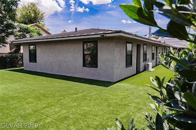 715 S 3rd St #9 Las Vegas, NV 89101