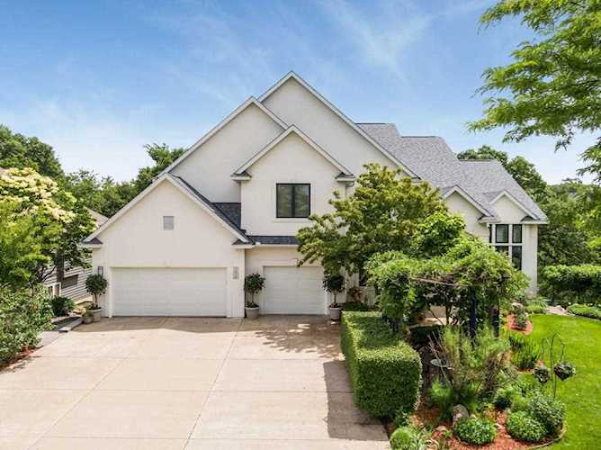 1472 Kingswood Ponds Road Eagan, MN 55122