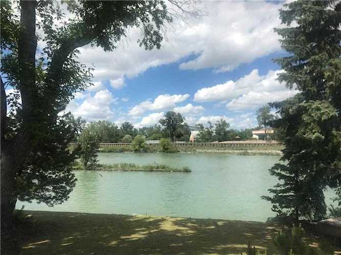 6 New Place SE Calgary, AB T2G 3Y2