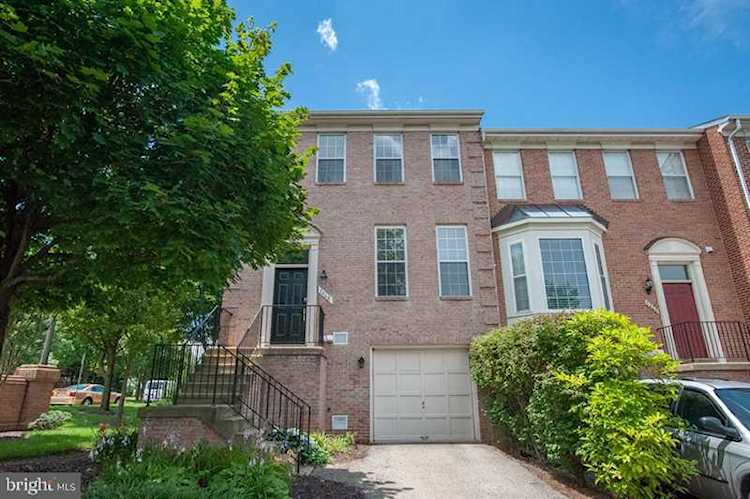 7468 Gillingham Row Alexandria, VA 22315 | MLS ® VAFX1073450 Photo 1