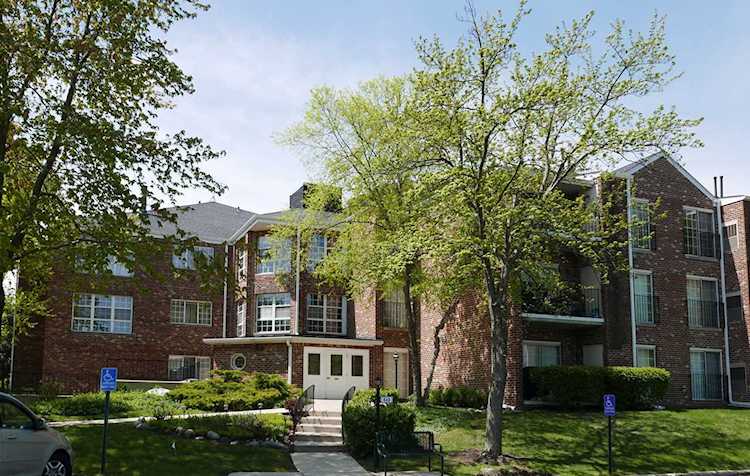 540 Biesterfield Rd #RD302 Elk Grove Village, IL 60007 | MLS 10392821 Photo 1