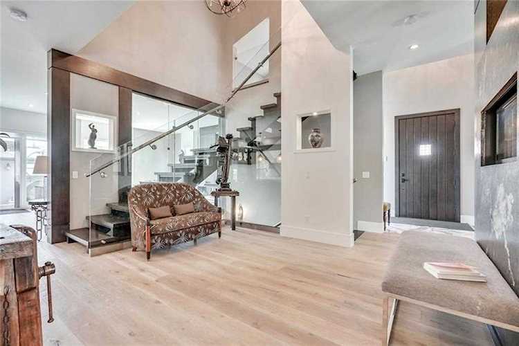 4504 19 Street SW Calgary, AB T2T 4Y6