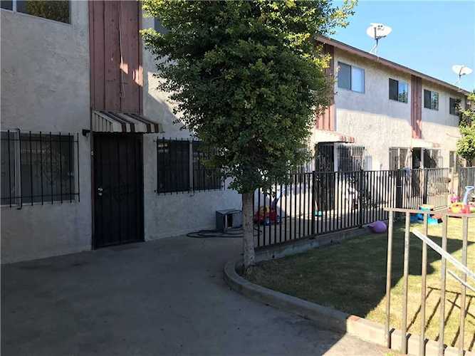 2020 W 23rd Street #12 Long Beach, CA 90810 | MLS PW19000833 Photo 1