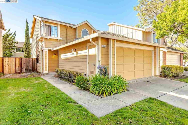 3743 Fulmar Ter Fremont, CA 94555 | MLS 40861046 Photo 1