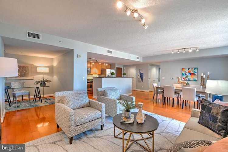 1020 Highland St #1002 Arlington, VA 22201 | MLS ® VAAR152142 Photo 1
