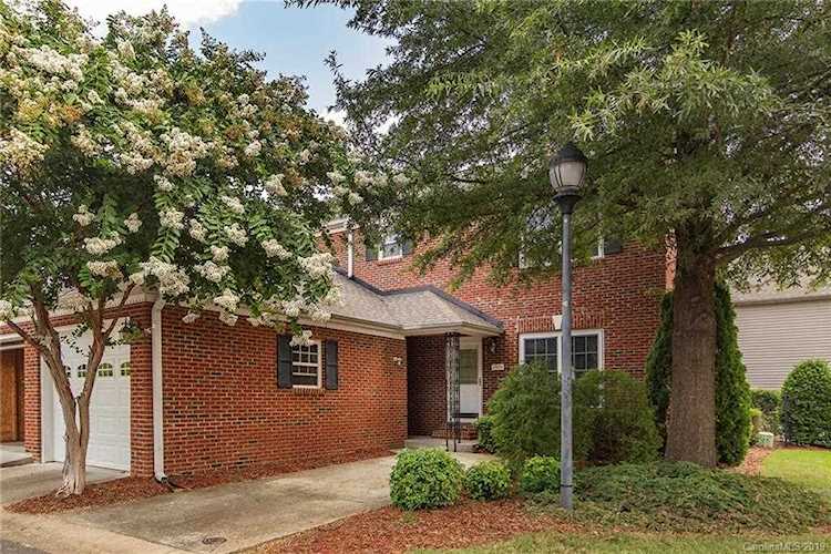 2404 Oak Hill Village Ln Charlotte, NC 28217 | MLS 3528259 Photo 1