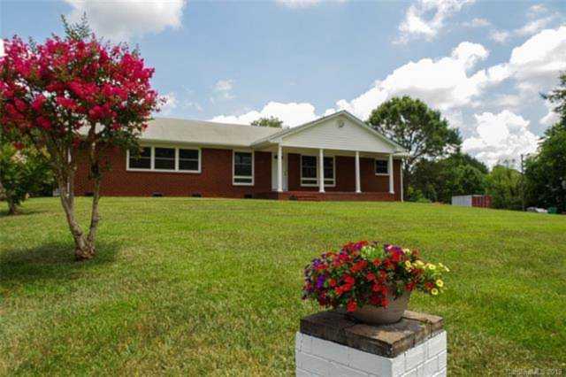 1718 Rozwood Dr Charlotte, NC 28216 | MLS 3525157 Photo 1