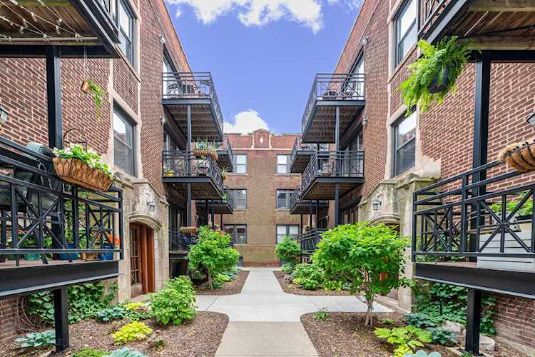 1153 W Grace St #1S, Chicago, IL, 60613 located in the Photo 1