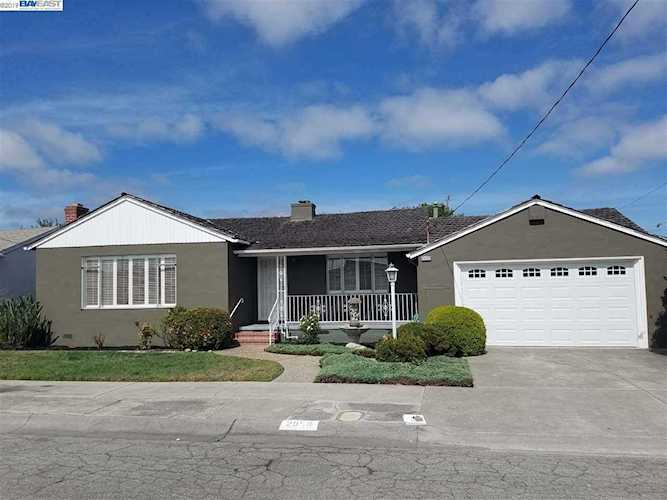 2058 Bradhoff Ave San Leandro, CA 94577 | MLS 40873396 Photo 1