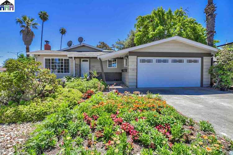 5052 Coco Palm Fremont, CA 94538 | MLS 40873514 Photo 1